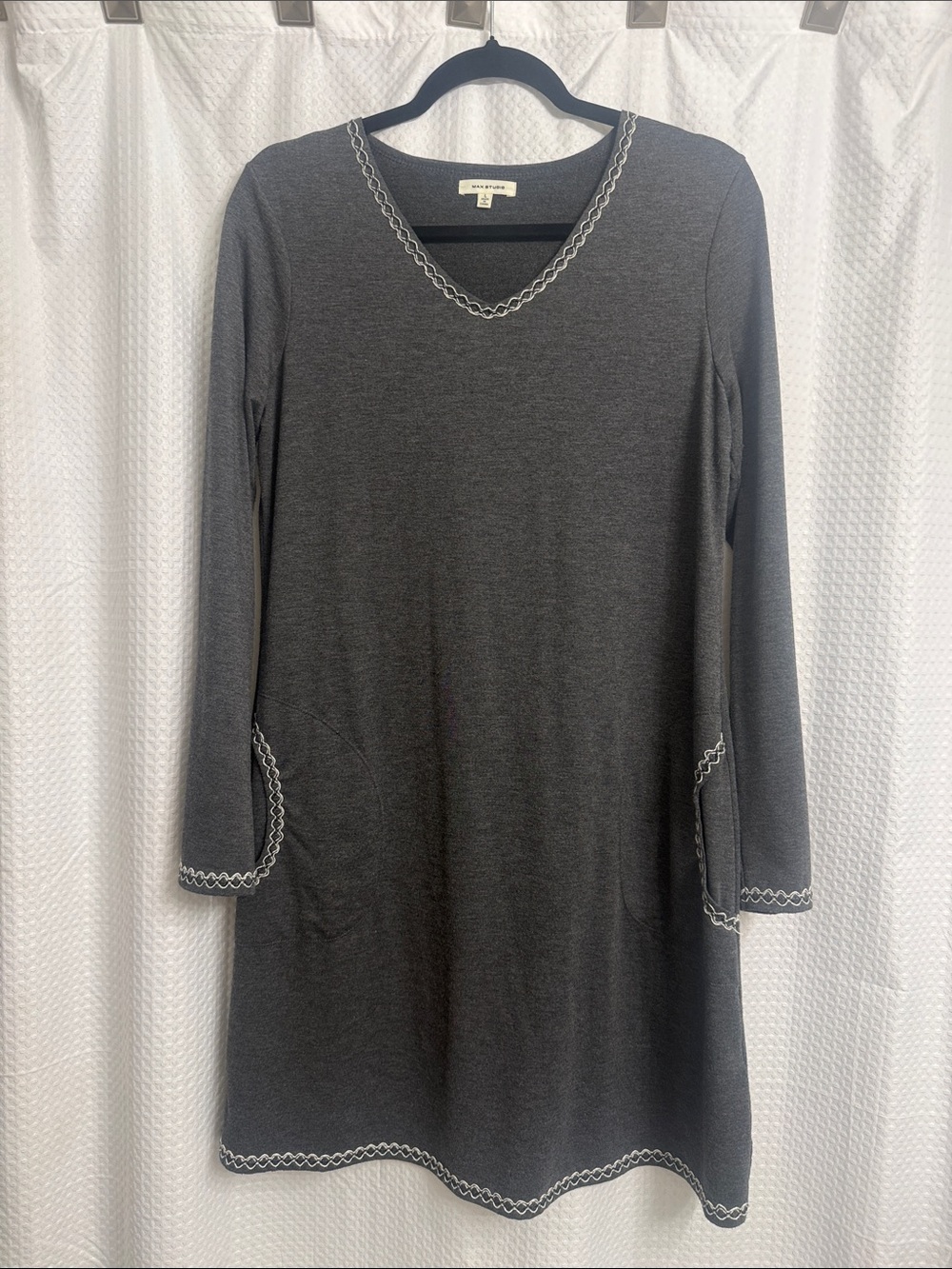Max Studio Dark Gray Long-Sleeve Knit Dress with White & Black Stitched Trim L